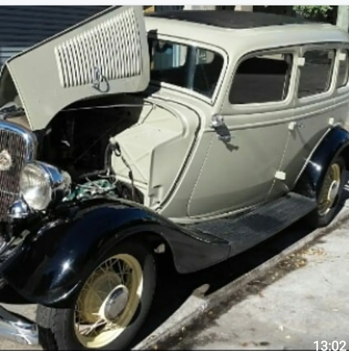 1933 Ford Tudor - 2