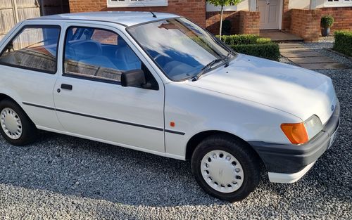 1992 Ford Fiesta (picture 1 of 11)