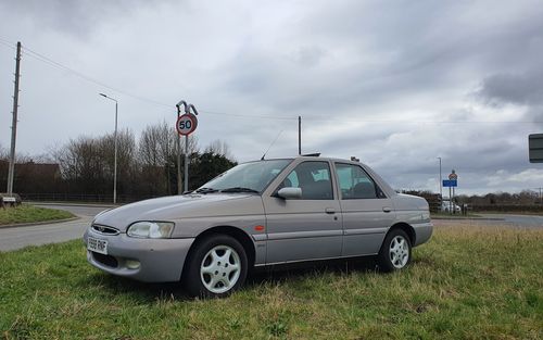 1997 Ford Escort Ghia (picture 1 of 13)