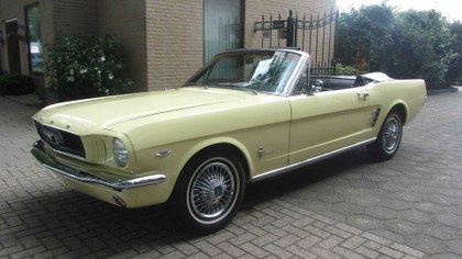 Ford Mustang Convertible V 8 1966 very nice Car