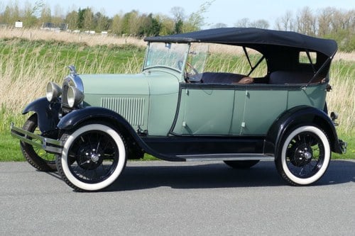 1928 Ford Model A - 3