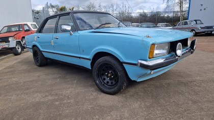 Ford Cortina 3.0 Ghia - Unfinished Project