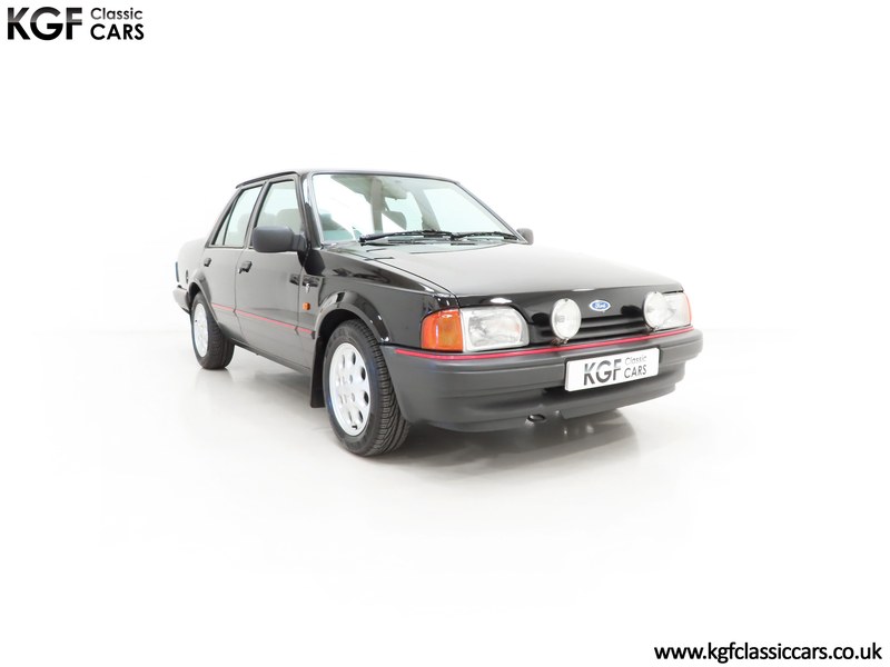 An Outstanding Ford Orion 1.6i Ghia Injection, 30,120 Miles