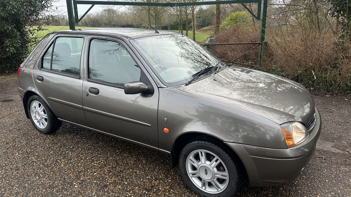 2000 Ford Fiesta Bronze Manuel, 5 vitesses Conduite à droite in ...