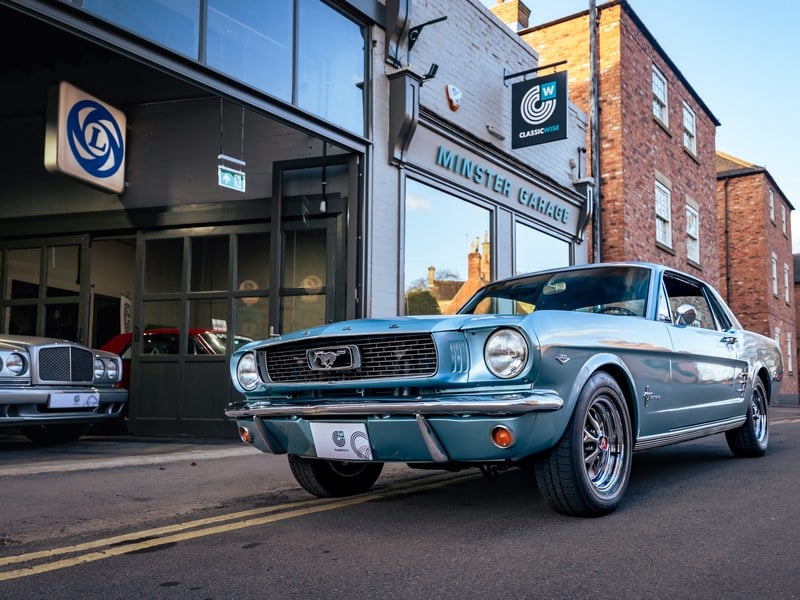 Ford Mustang Coupe 4.7 3-Speed Auto