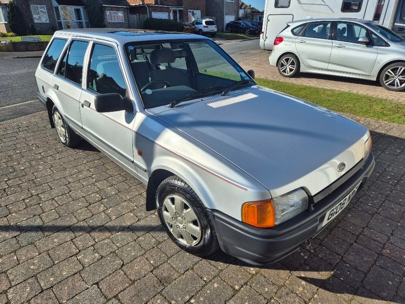 Rapid Classics: Eine Suche. Alle Oldtimer. 15 » Rapid Classics: Eine Suche. Alle Oldtimer. 1989 Ford Escort Mark 4