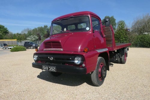 Auction of Rare 1961 Ford Thames Trader flatbed truck Vente aux enchères