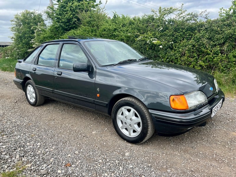 STUNNING FORD SIERRA 2.9 V6 XR4X4 HATCHBACK WITH LOW MILES