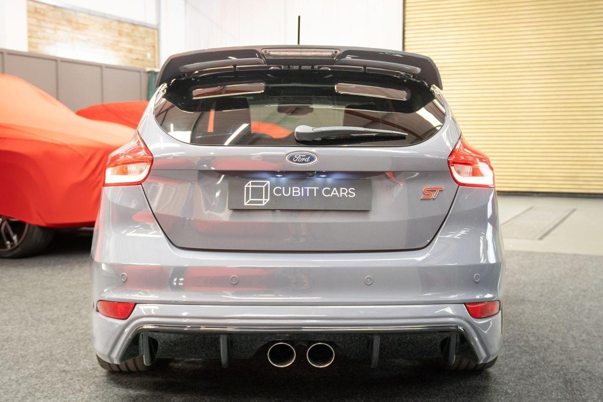 2017 Ford Focus Grey Manual Right Hand Drive in United Kingdom - For ...