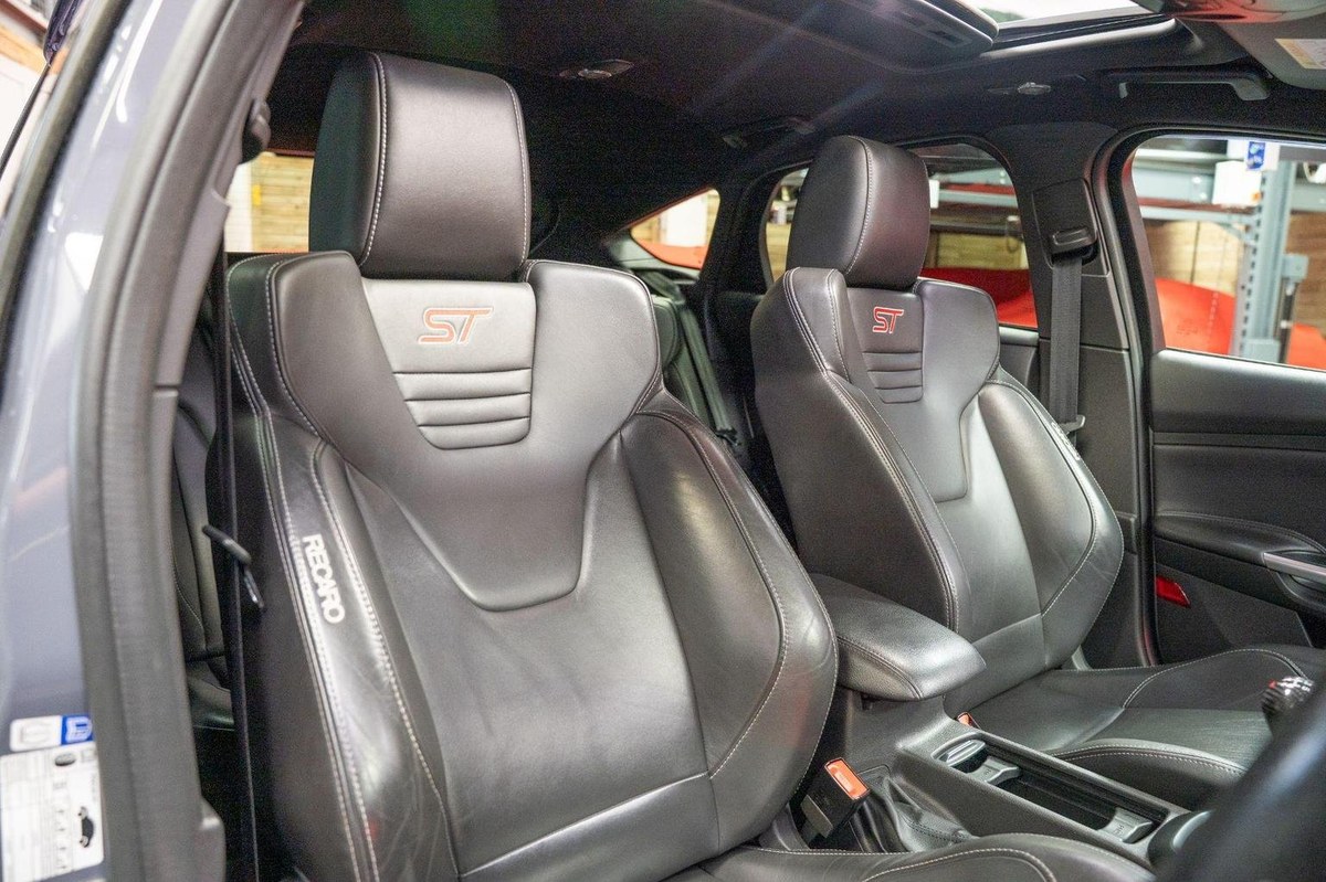 2017 Ford Focus Grey Manual Right Hand Drive in United Kingdom - For ...