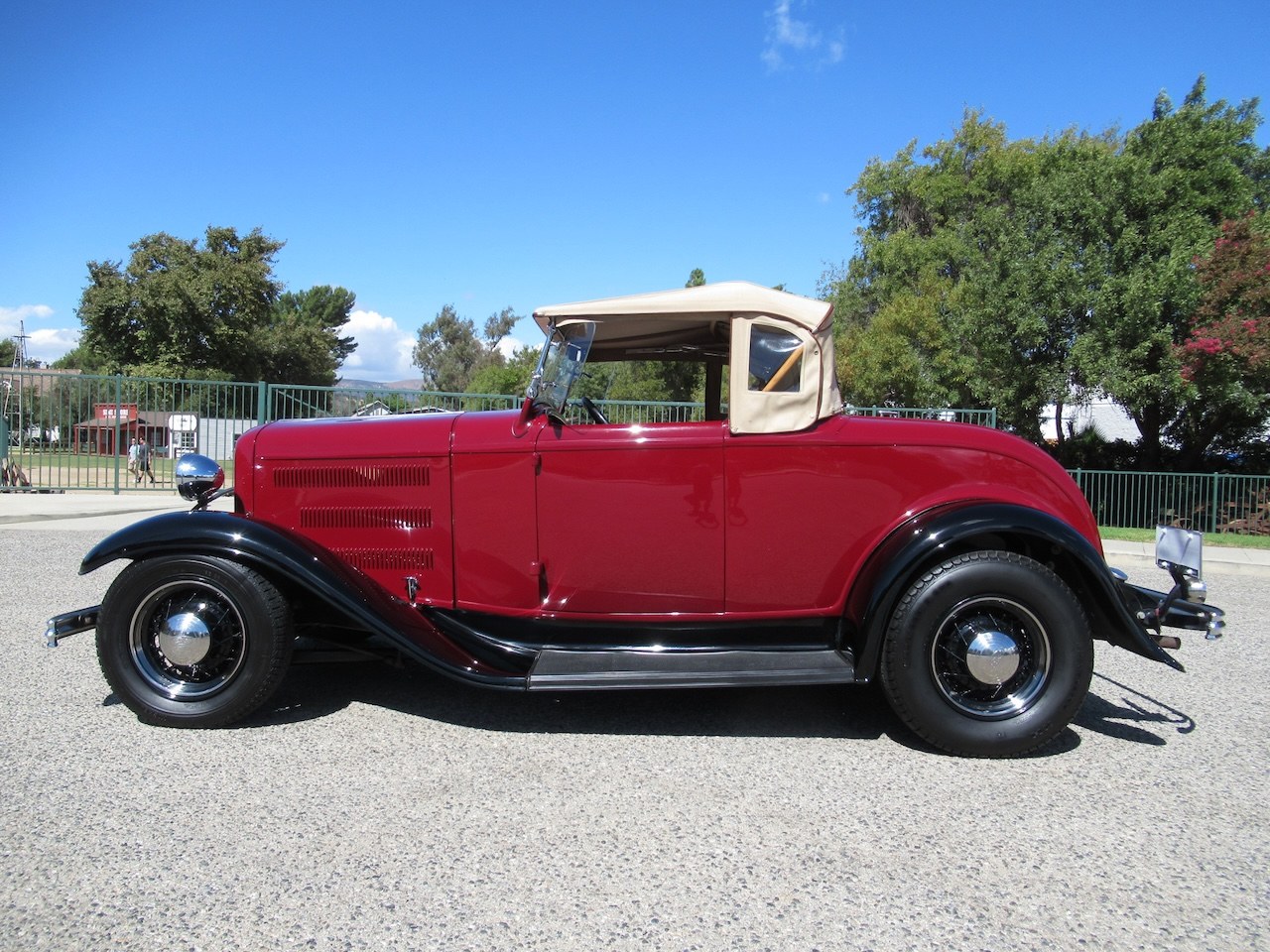 1932 Ford Deluxe Model 18 Roadster Hot Rod, foto 2