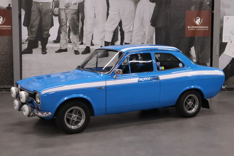 Ford Escort MK1 RS 1600 1974 Blanc/Met. Bleu IXO Modèles 1:18 Ford Escort MK1 RS 1600 1974 Blanc/Met. Bleu IXO Modèles 1:18