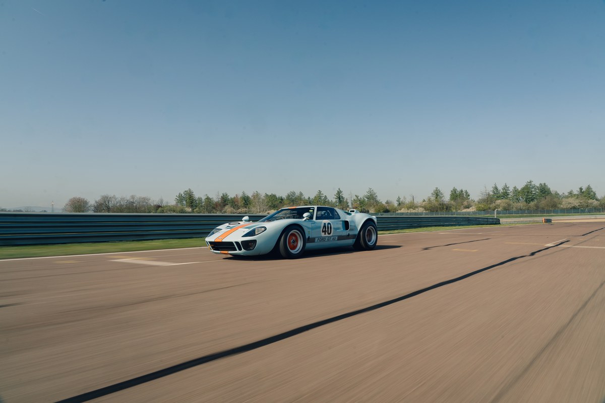 Ford Modena 1969 Ford GT40 Blue Manual, 5 speed Left Hand Drive in Modena, Italy ...
