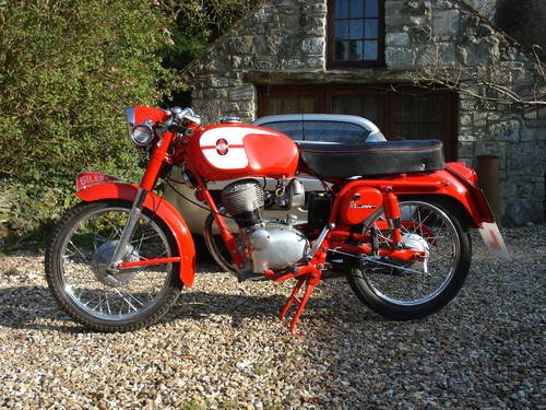 Lot 38 - A 1960 Gilera Rossa Extra 124 - 04/02/18 For Sale by Auction