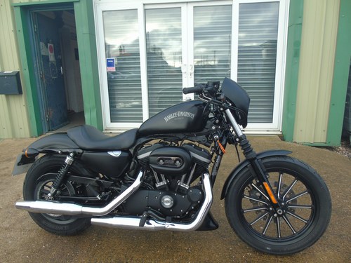 2012 Harley-Davidson XL 883 N Sportster Iron Only 6,000 Miles In vendita