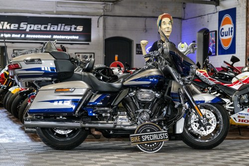 2017 Harley-Davidson CVO 1868 FLHTKSE Electra Glide Ultra Li For Sale