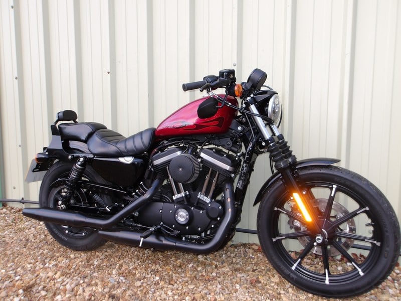Harley-Davidson XL 883 N Iron Sportster, Low Miles.