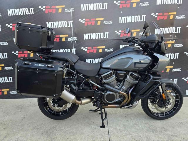 2019 Harley Davidson FL - 1 2019 Harley Davidson FL - 1