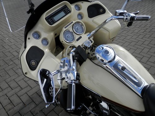2011 Harley Davidson CVO Road Glide - 3