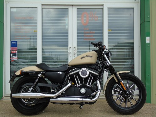 2015 Harley-Davidson XL 883 N Sportster Iron, Only 847 Miles  In vendita