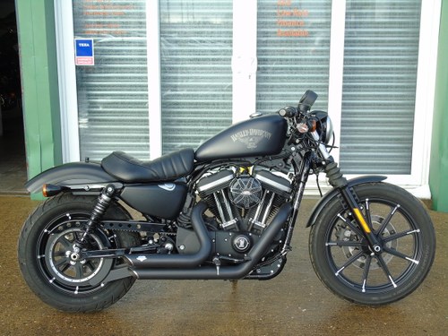 2017 Harley-Davidson XL 883 N Iron Only 1 Owner From 198 Miles In vendita