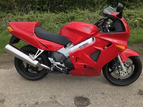 1998 as new vfr800 with only 1280 miles from new In vendita