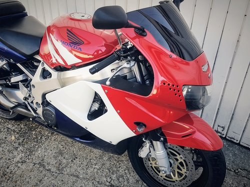 Honda CBR900RR Fireblade 2000X Tested with Video  For Sale