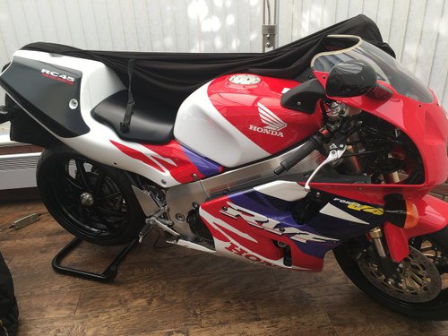 1994 RC45 WITH ONLY 6 FACTORY MILES FROM NEW- In vendita