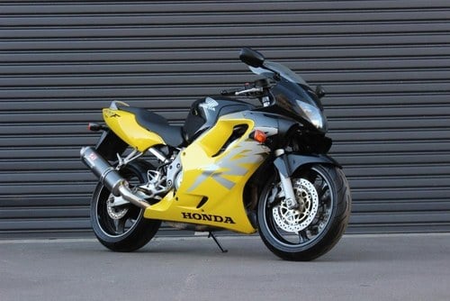 2000 HONDA CBR 600 F ULTIMA LIGHT SUPER SPORTS Zu verkaufen durch Auktion