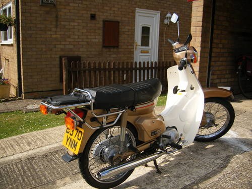 Honda C90, B reg (1985), Gold VERKAUFT