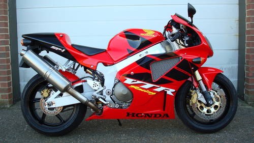 Honda VTR 1000 SP1 2002-02 **(21188 miles)** VENDU
