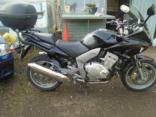 2007 CBF HONDA 1000cc  IN BLACK WITH A TOP BOX SMART LOOKER 25K For Sale