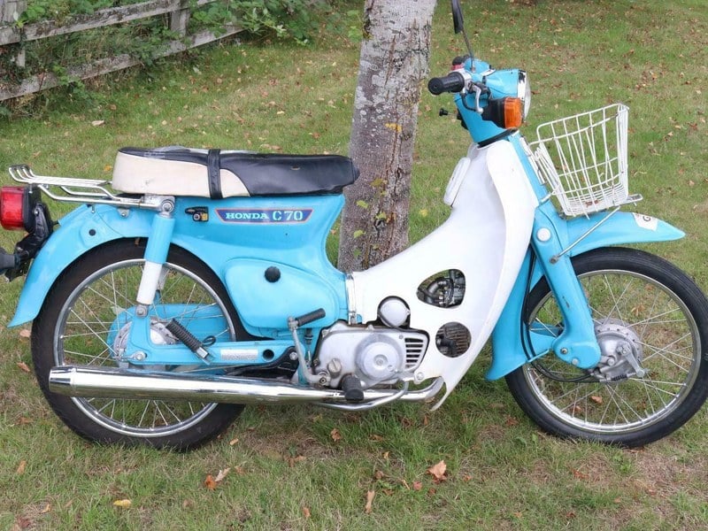 Honda C70 1980 runs and rides perfectly commuter or the back