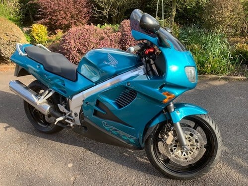 A 1994 Honda VFR 750 - 30/6/2021 Te koop bij veiling