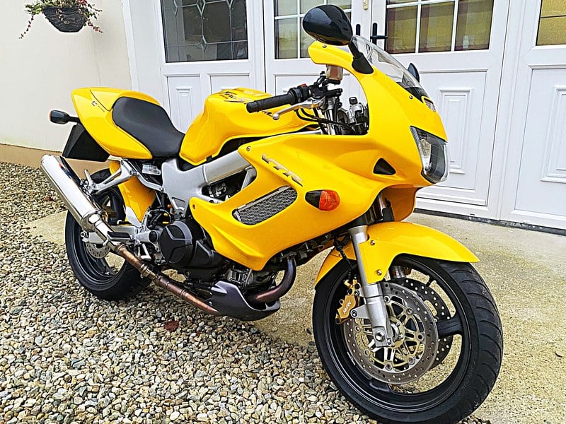 HONDA VTR 1000 FIRESTORM 444 MILES FROM NEW 1 OWNER PERFECT