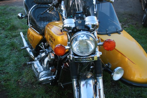 1977 Honda GL1000 K1 Goldwing with Squire sidecar. In vendita