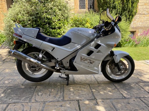 1989 Honda VFR 750 05/10/2022 For Sale by Auction