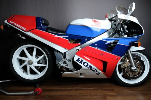 1990 Honda RC30 2200 miles UK Bike In vendita