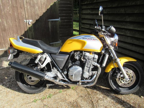 1994 /M Honda cb1000f big one only 21,000 miles 3 owners only In vendita