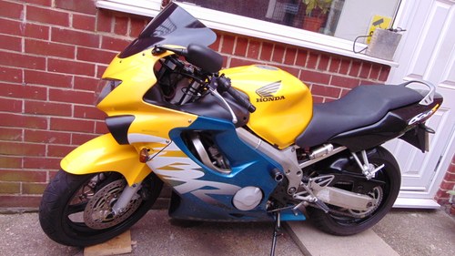 1999 Cbr600 f4 carb ultima light quite rare model in best colour Kaufen Bei