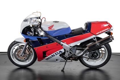 Picture of HONDA RC 30 1991