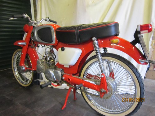 1965 Honda C110 Sport cub A vendre