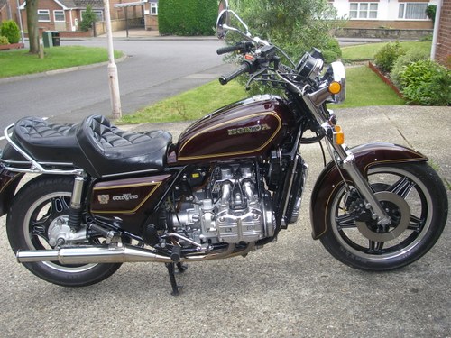 1982 Honda Gl1100 D Gold Wing De-Luxe Flat Four Box