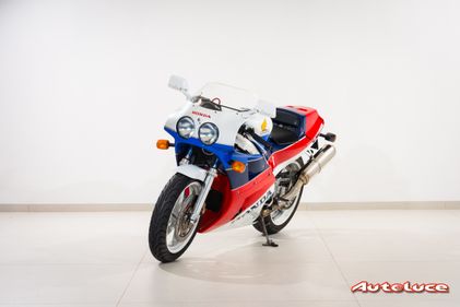 Picture of HONDA VFR 750 R RC 30