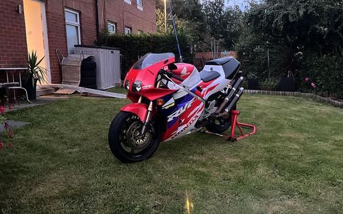 1994 Honda RVF 400 nc35 brand new at 1st registration in UK (picture 1 of 24)