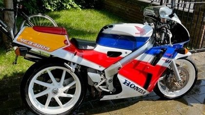 1990 Honda VFR 400 NC30 UK Bike
