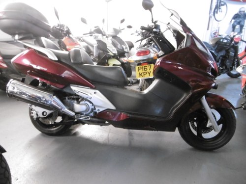 2003 Honda Silverwing 600 FJS6000. Extras and large history file. A vendre