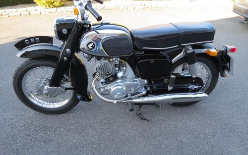 1965 Honda CA95 Benly Touring (picture 1 of 11)