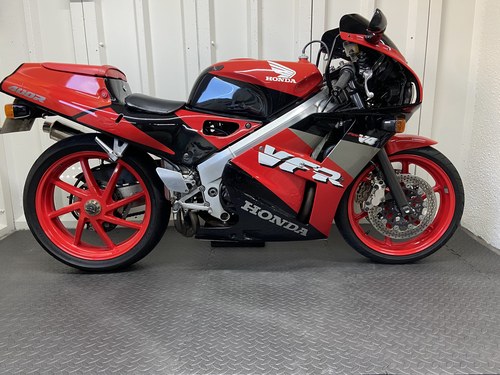 Honda VFR 400R NC30 *Deposit taken*