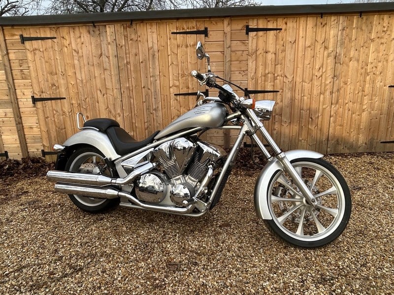 2011 HONDA VT 1300 CX FURY